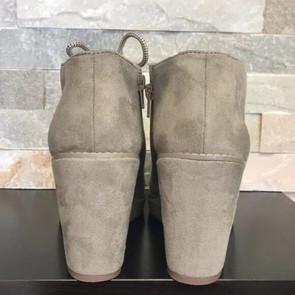 Carlos by Carlos Santana Wills Lace Up Wedge - Picture 5 of 7